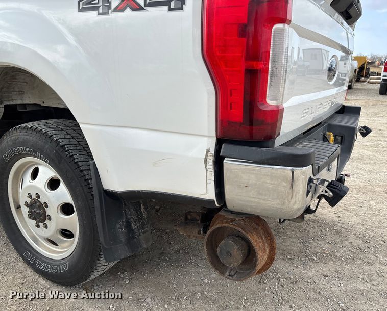 image for item FB3085 2019 Ford F350 Crew Cab pickup truck