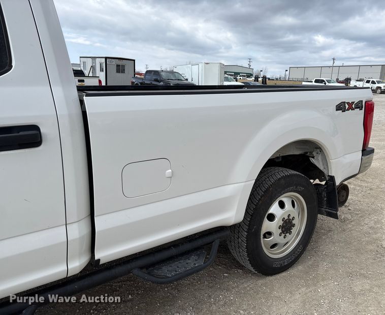 image for item FB3085 2019 Ford F350 Crew Cab pickup truck