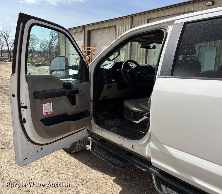 image for item FB3085 2019 Ford F350 Crew Cab pickup truck