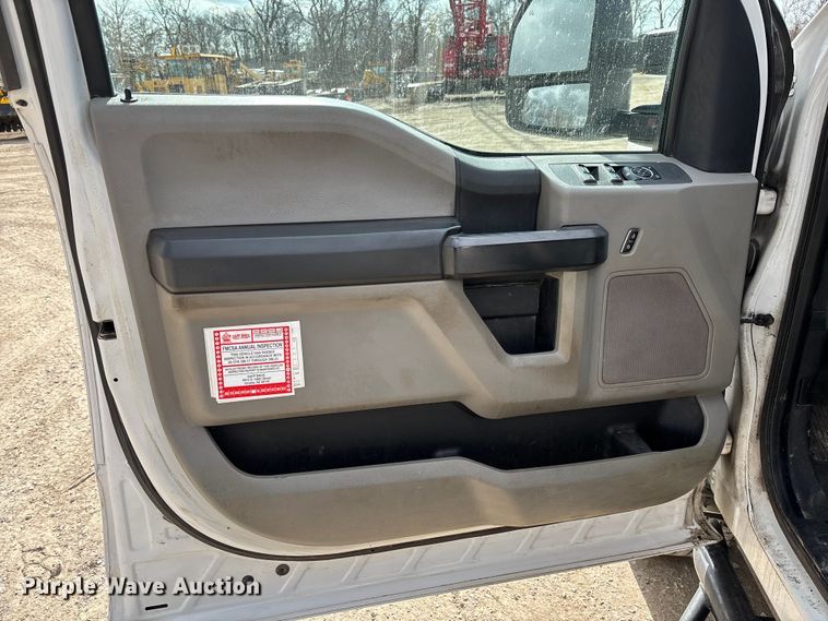 image for item FB3085 2019 Ford F350 Crew Cab pickup truck