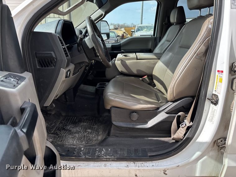 image for item FB3085 2019 Ford F350 Crew Cab pickup truck