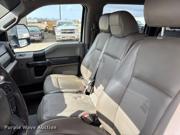 image for item FB3085 2019 Ford F350 Crew Cab pickup truck