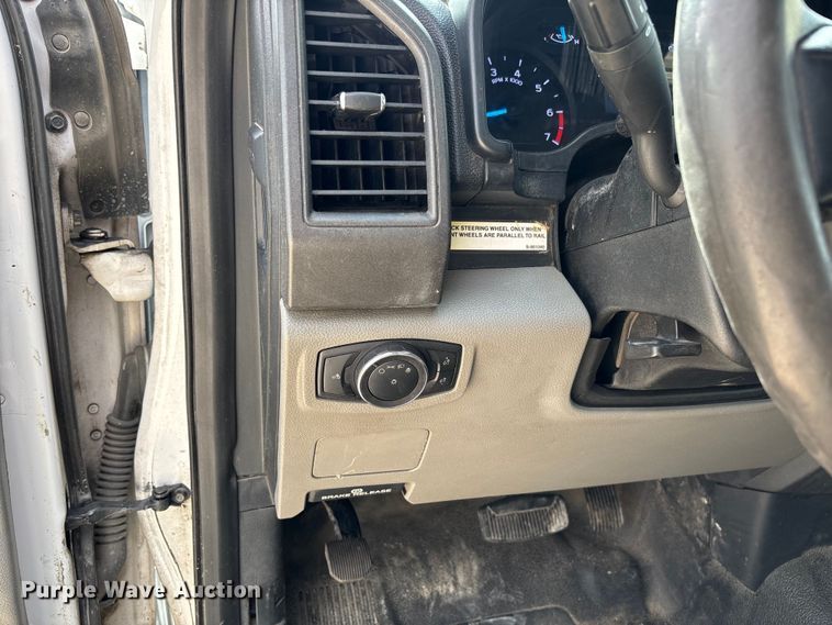 image for item FB3085 2019 Ford F350 Crew Cab pickup truck