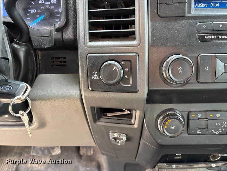 image for item FB3085 2019 Ford F350 Crew Cab pickup truck