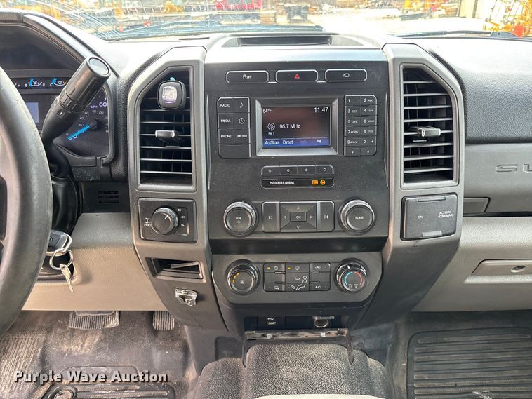 image for item FB3085 2019 Ford F350 Crew Cab pickup truck