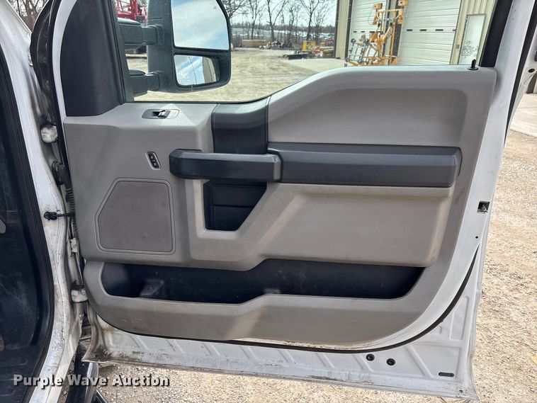 image for item FB3085 2019 Ford F350 Crew Cab pickup truck