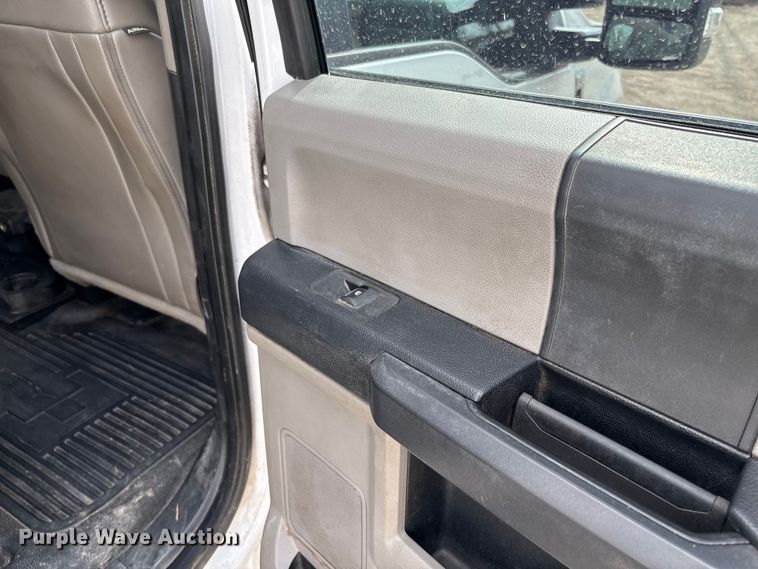 image for item FB3085 2019 Ford F350 Crew Cab pickup truck