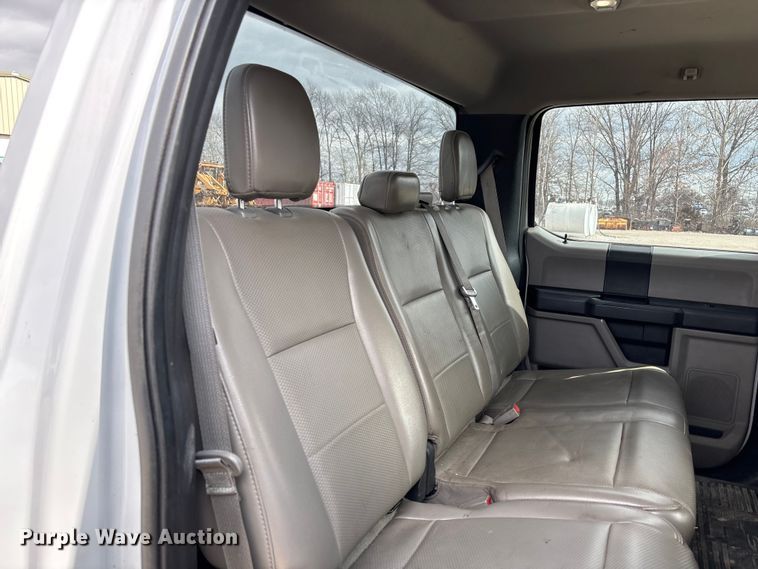 image for item FB3085 2019 Ford F350 Crew Cab pickup truck