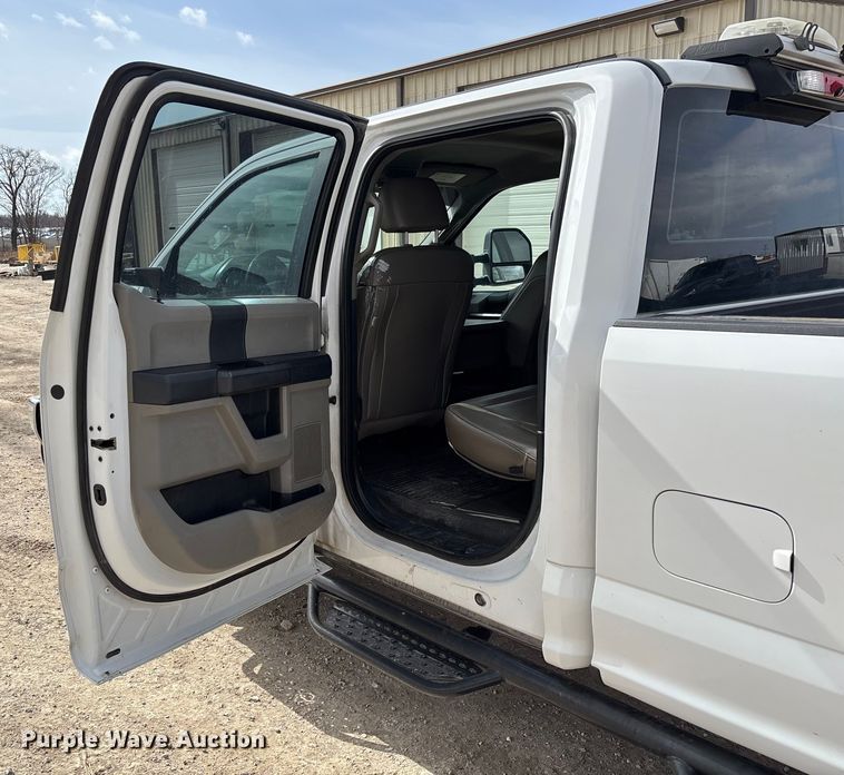 image for item FB3085 2019 Ford F350 Crew Cab pickup truck