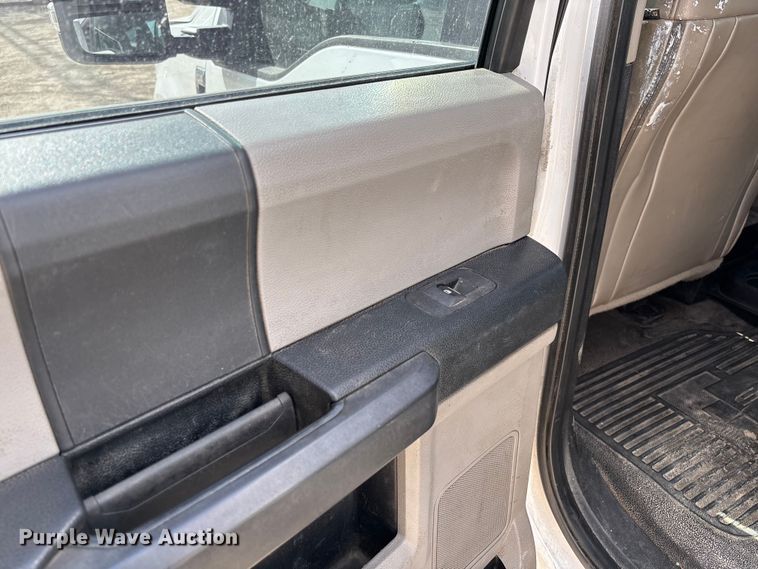 image for item FB3085 2019 Ford F350 Crew Cab pickup truck