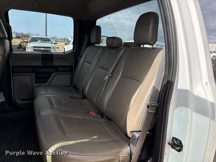 image for item FB3085 2019 Ford F350 Crew Cab pickup truck