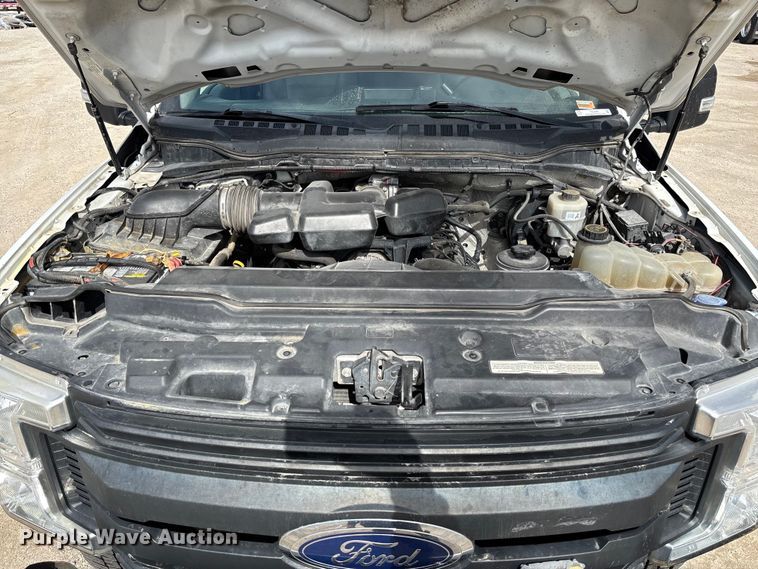 image for item FB3085 2019 Ford F350 Crew Cab pickup truck