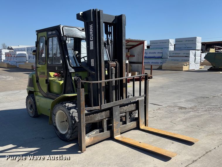 image for item FB3130 Clark CMP40D forklift