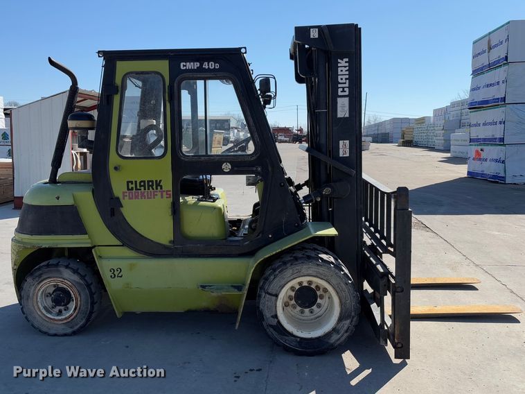 image for item FB3130 Clark CMP40D forklift