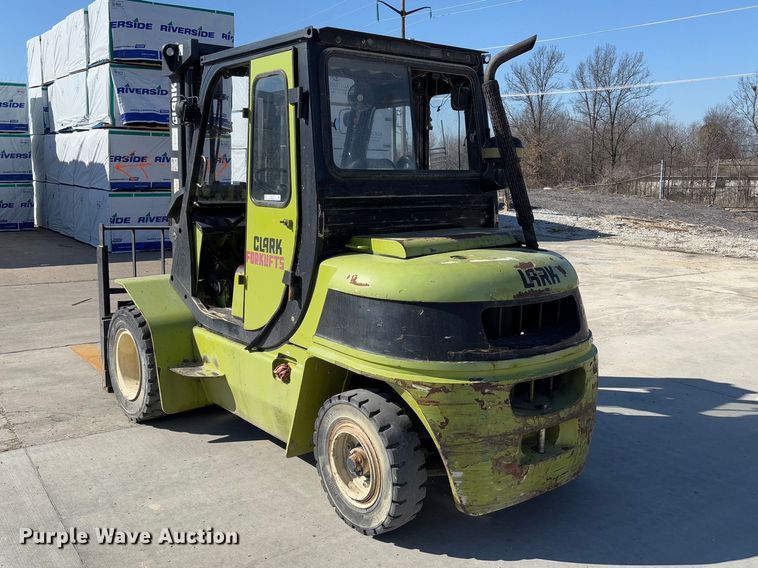 image for item FB3130 Clark CMP40D forklift