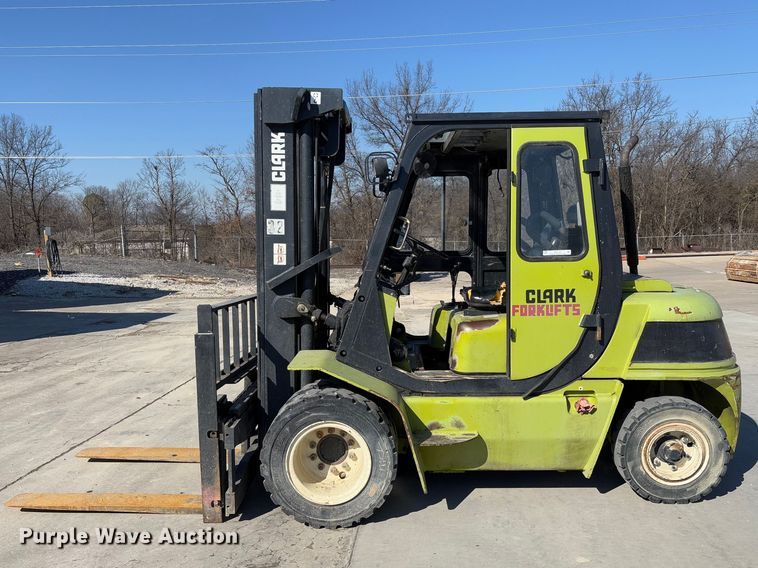 image for item FB3130 Clark CMP40D forklift