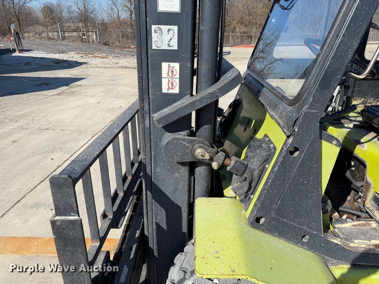 image for item FB3130 Clark CMP40D forklift