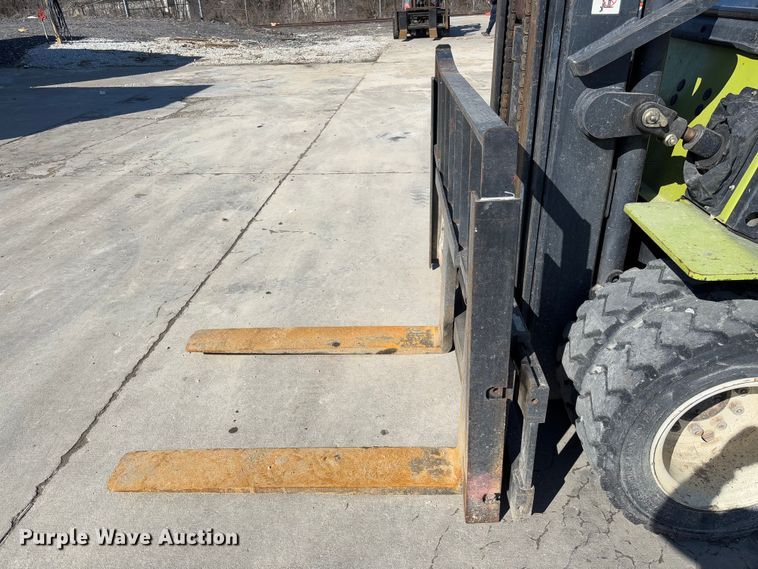image for item FB3130 Clark CMP40D forklift