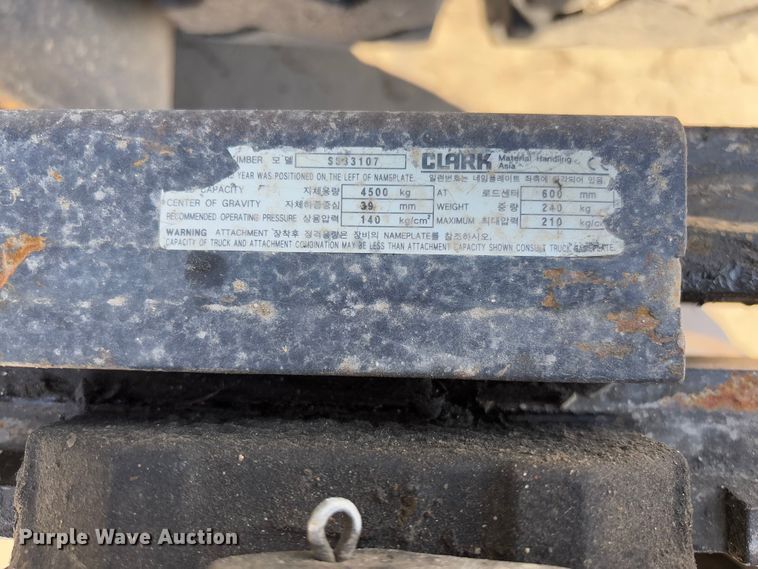 image for item FB3130 Clark CMP40D forklift