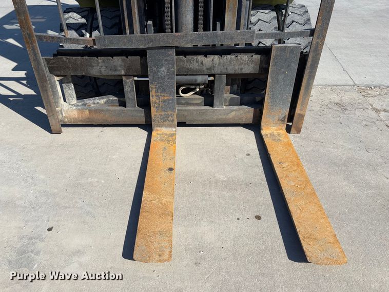 image for item FB3130 Clark CMP40D forklift