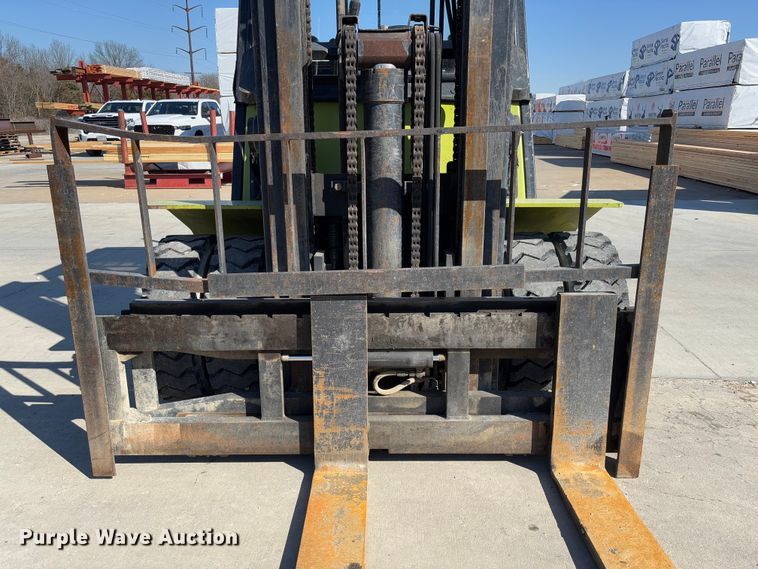 image for item FB3130 Clark CMP40D forklift