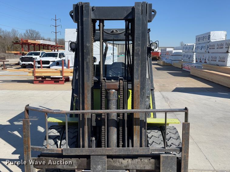 image for item FB3130 Clark CMP40D forklift
