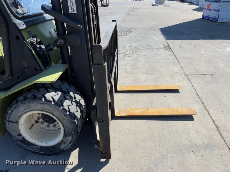 image for item FB3130 Clark CMP40D forklift