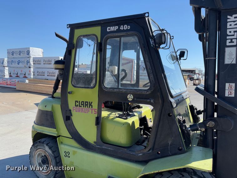 image for item FB3130 Clark CMP40D forklift