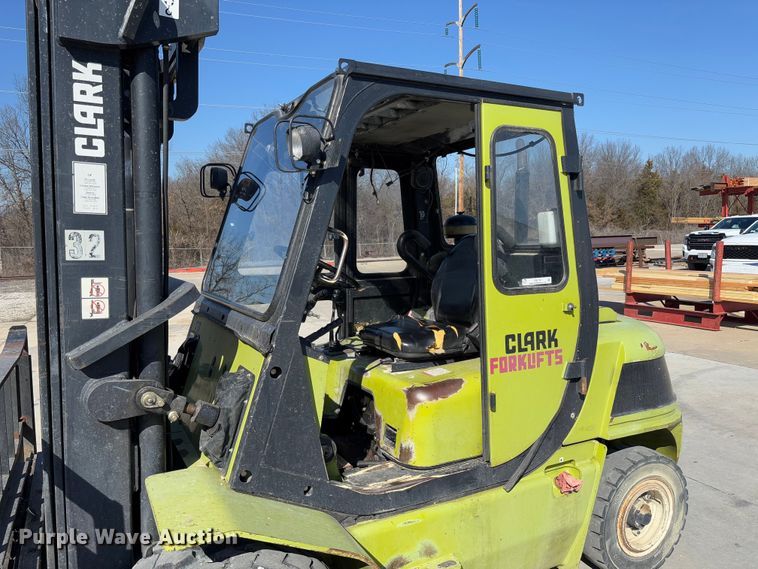 image for item FB3130 Clark CMP40D forklift