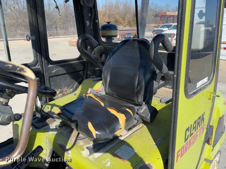 image for item FB3130 Clark CMP40D forklift