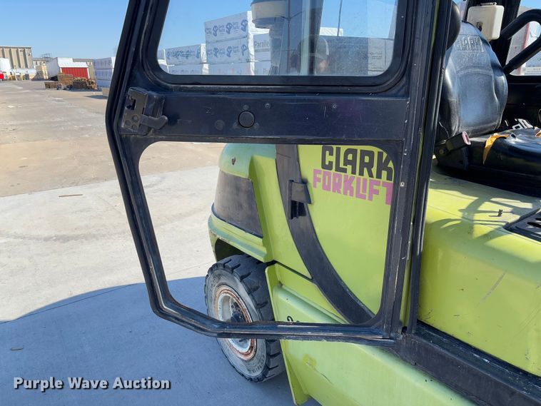 image for item FB3130 Clark CMP40D forklift