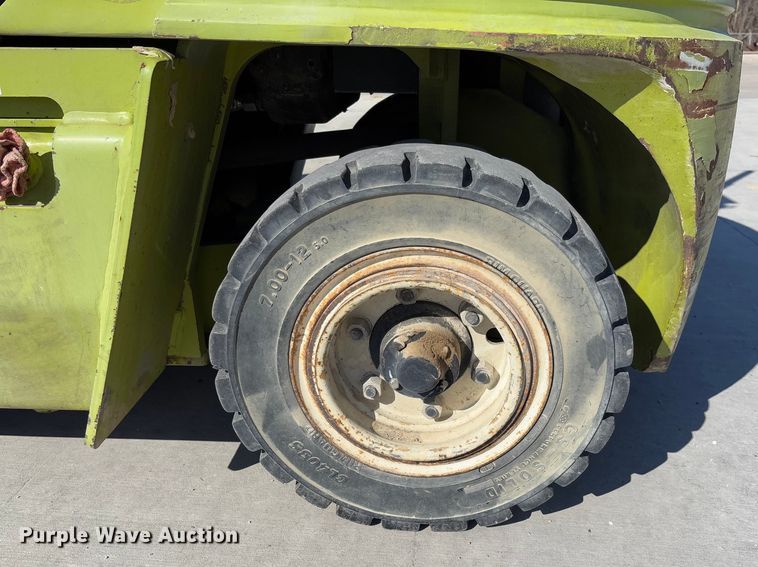 image for item FB3130 Clark CMP40D forklift