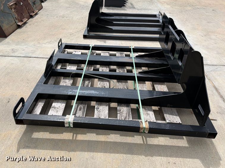 image for item FB7991 Metal pallet
