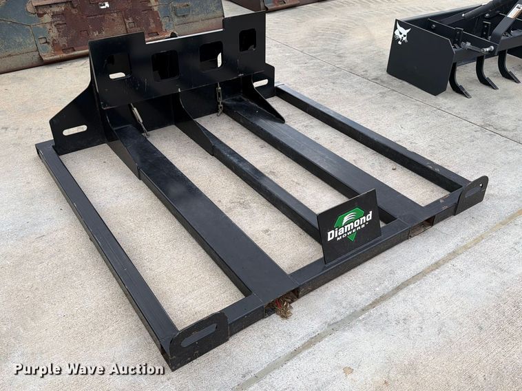 image for item FB7992 Metal pallet