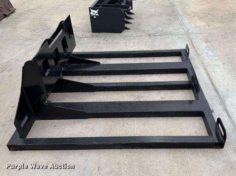 image for item FB7992 Metal pallet