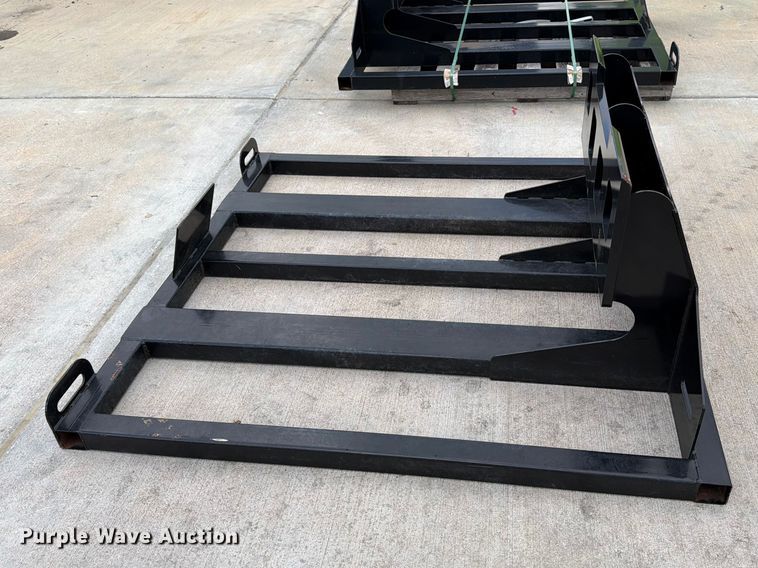 image for item FB7992 Metal pallet