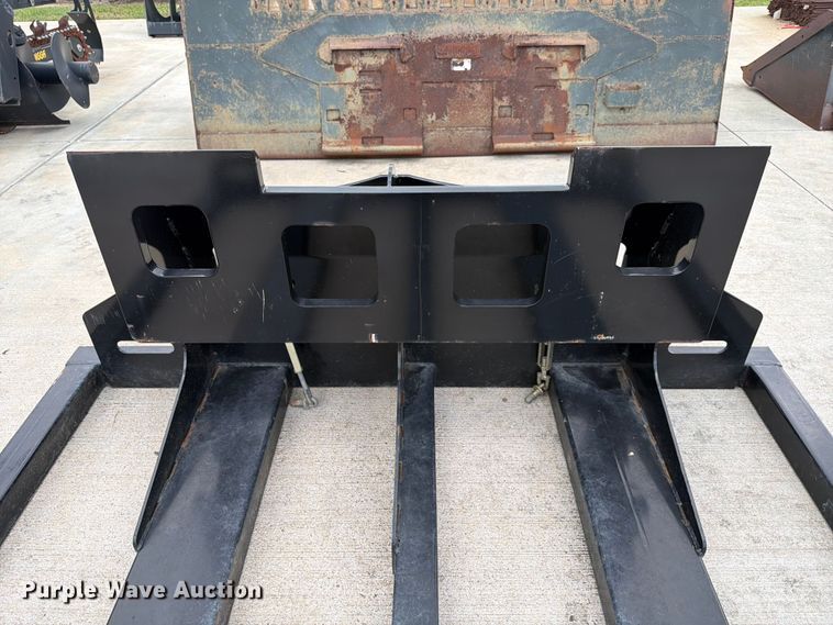 image for item FB7992 Metal pallet