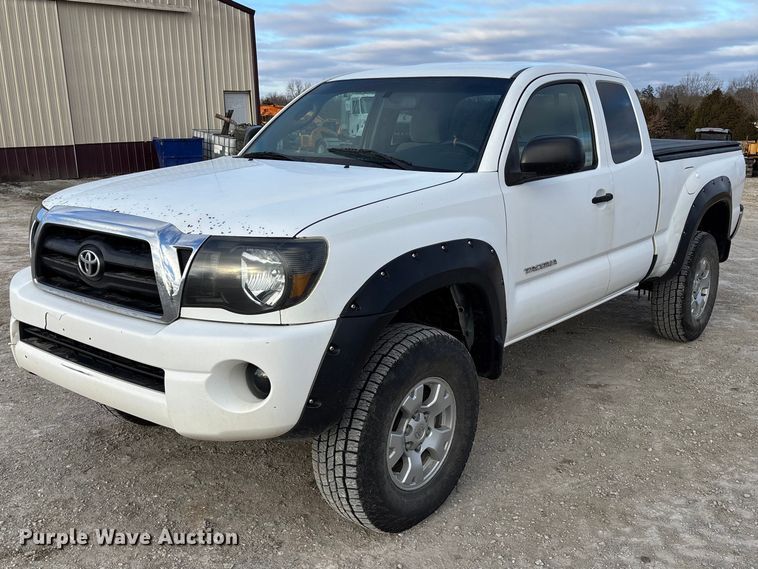 image for item FC1629 2008 Toyota Tacoma Ext. Cab pickup truck