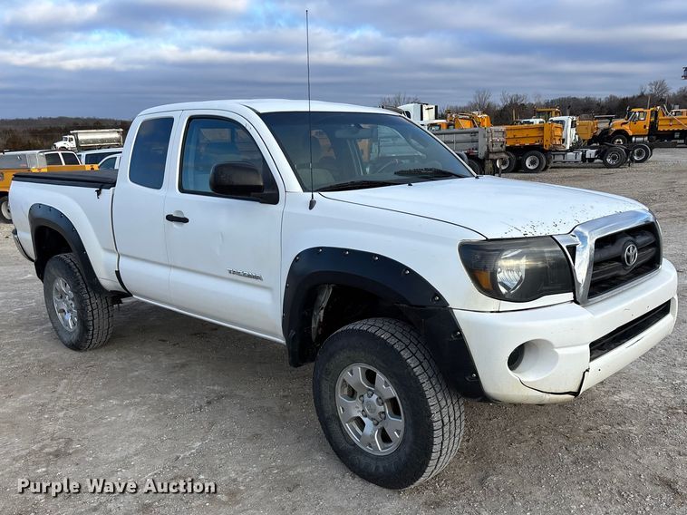 image for item FC1629 2008 Toyota Tacoma Ext. Cab pickup truck
