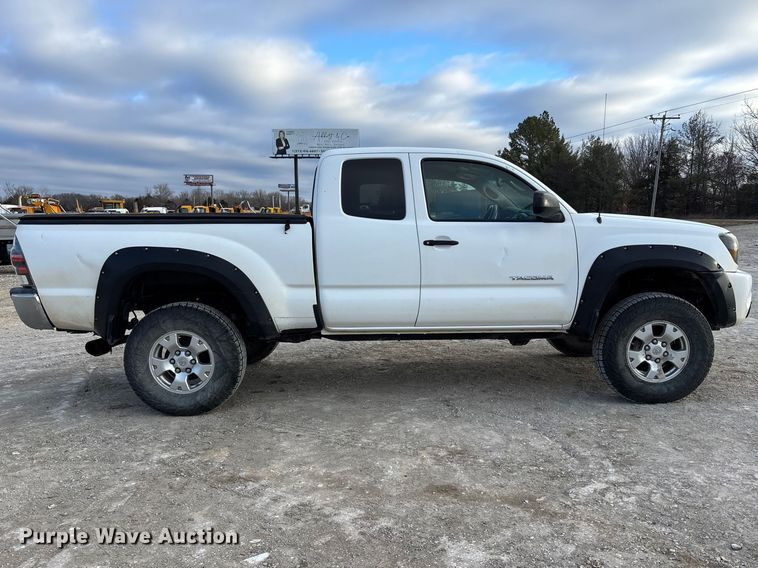 image for item FC1629 2008 Toyota Tacoma Ext. Cab pickup truck