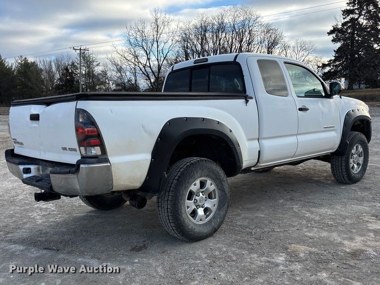 image for item FC1629 2008 Toyota Tacoma Ext. Cab pickup truck