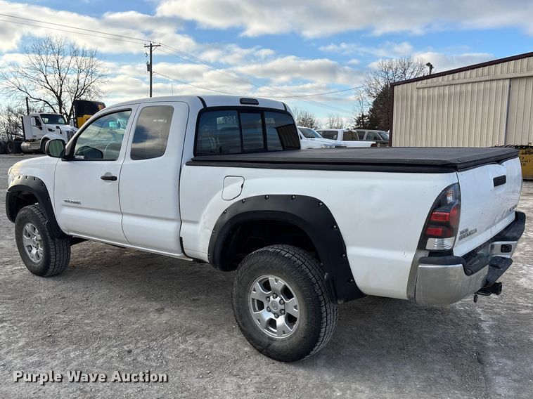 image for item FC1629 2008 Toyota Tacoma Ext. Cab pickup truck