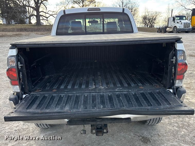 image for item FC1629 2008 Toyota Tacoma Ext. Cab pickup truck