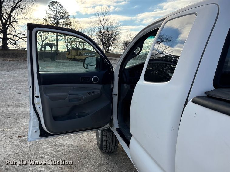 image for item FC1629 2008 Toyota Tacoma Ext. Cab pickup truck