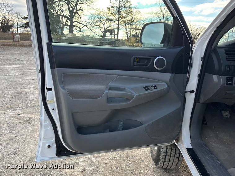 image for item FC1629 2008 Toyota Tacoma Ext. Cab pickup truck