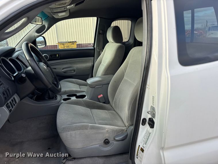 image for item FC1629 2008 Toyota Tacoma Ext. Cab pickup truck