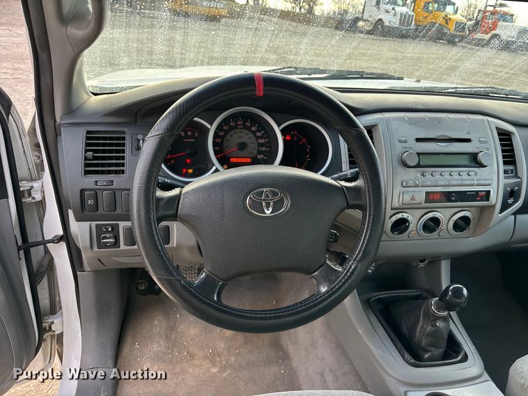 image for item FC1629 2008 Toyota Tacoma Ext. Cab pickup truck