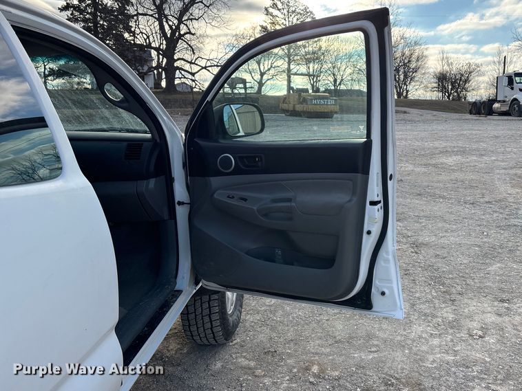 image for item FC1629 2008 Toyota Tacoma Ext. Cab pickup truck