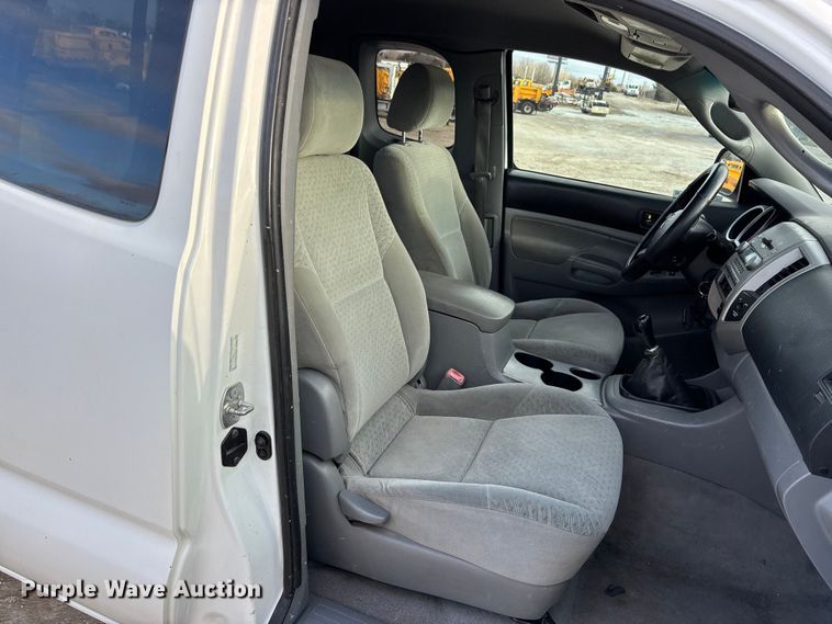 image for item FC1629 2008 Toyota Tacoma Ext. Cab pickup truck