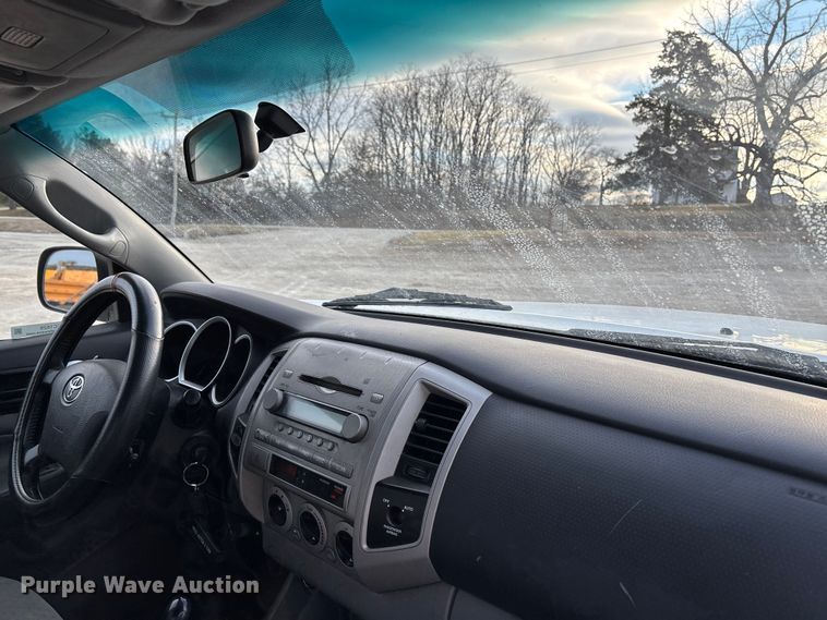 image for item FC1629 2008 Toyota Tacoma Ext. Cab pickup truck